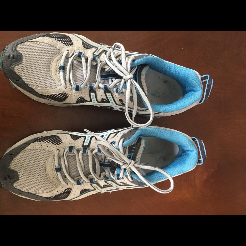 Running Shoes - Picture 2 of 6